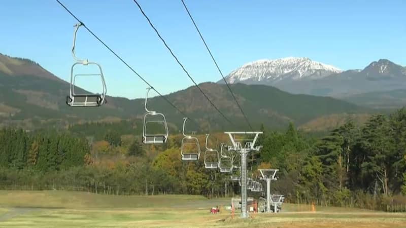 【冬の準備】「ウインタースポーツを楽しんで」蒜山高原のスキー場で約160基のリフト取り付け【岡山】