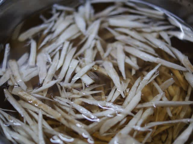 野菜の「あく抜き」って必要？しないとどうなるの？【料理の素朴なギモンQ＆A】