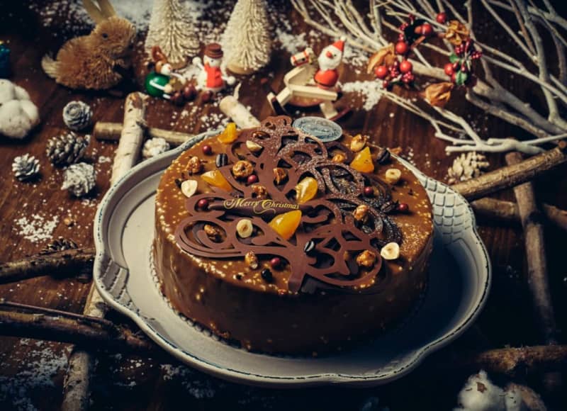 Caffarel Kobe Kitano main store now accepting reservations for 3 types of Christmas cakes, topped with Gianduja chocolate tree
