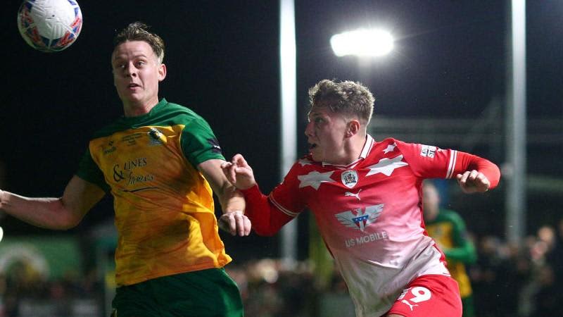 Shocking careless mistake in the FA Cup... Barnsley, England's third-tier club, was disqualified for playing in the FA Cup due to a player who was not eligible to play.