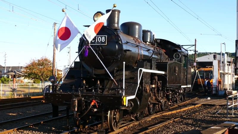 大井川鐵道のSLに「賀正ヘッドマーク」と「日章旗」を先行装着、年賀状にSLの写真はいかが？（静…