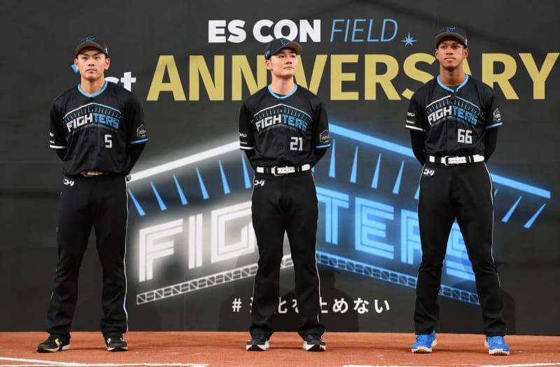 Nippon-Ham and Rakuten's new uniforms received rave reviews and confusion: ``They look really strong'' ``I don't understand what has changed''