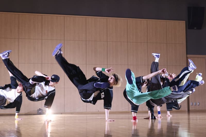 Travis Japanと全国大会3連覇の高校ダンス部がSixTONES「こっから」でオリジナ…