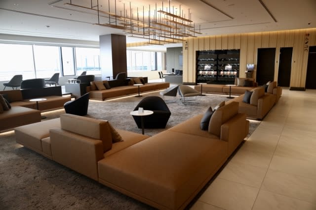 NTV's 10 Hot Words, Shunsuke Kazama's "Haneda ANA Latest Lounge" Infiltration!Variety show first released on November 11th
