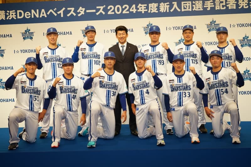 DeNA's new recruit press conference: 1st draft pick Takaaki Watarai: ``I'm grateful to be able to play baseball with the team I like the most.''