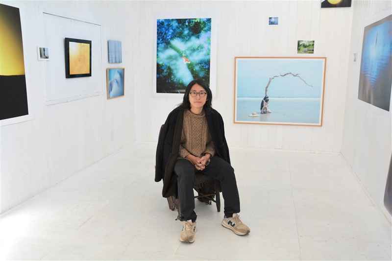 「小さな存在、最大限輝く瞬間を」　齋藤陽道さん写真展　熊本市で12月10日まで
