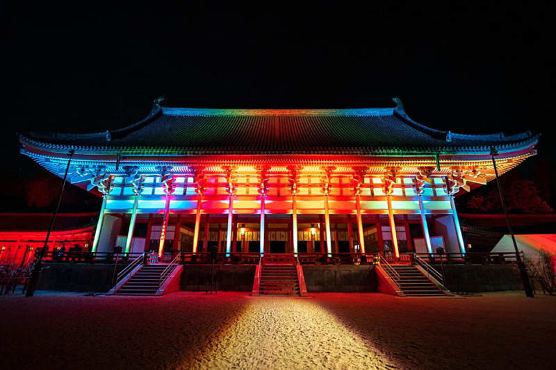 【期間限定】平安神宮で夜間参拝イベント開催！来場者も光のアートの一部に