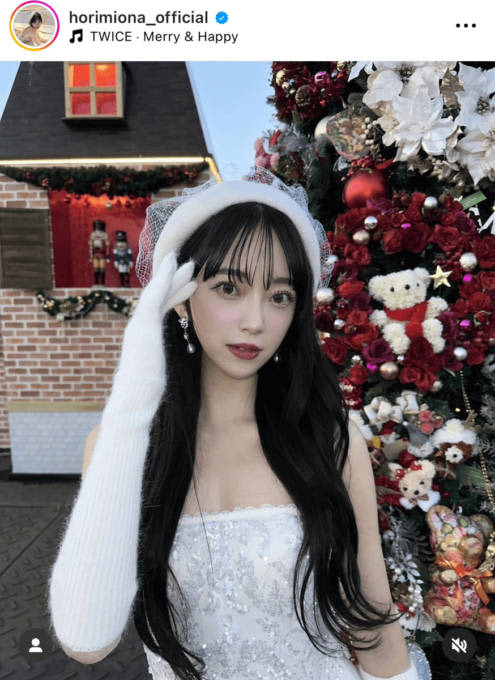 Miona Hori's white dress SHOT that highlights her fair-skinned décolletage is praised by fans as ``Snow Fairy'' and ``Genius Cuteness''