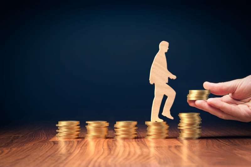 It seems that the average salary in 2022 has increased to 458 million yen, but was it still high during the bubble economy?