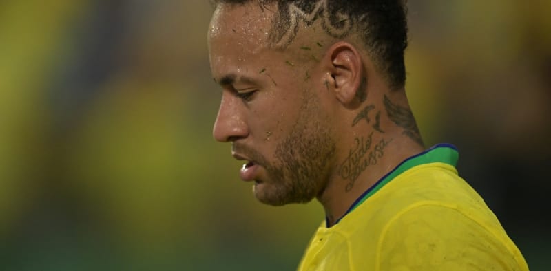 Neymar appears to have really shaved his hair...His head is seen without the cap (video included)
