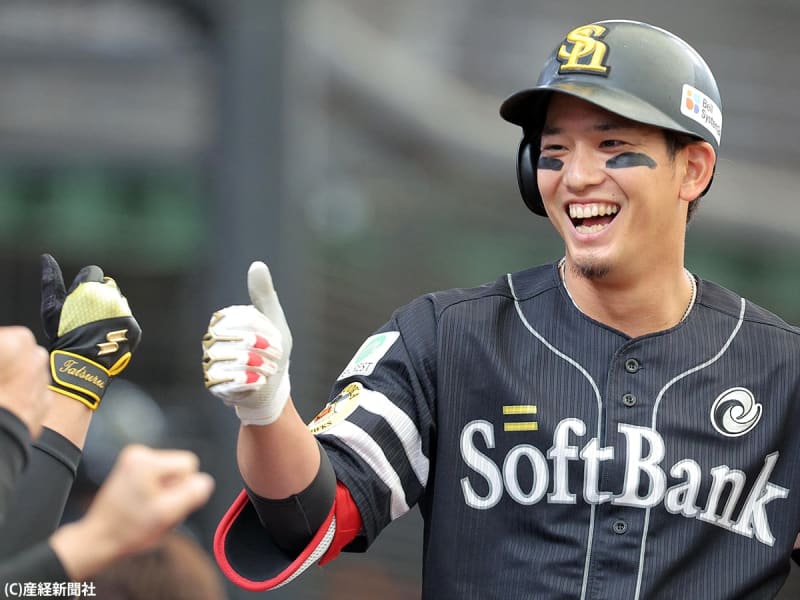 ソフトバンク・栗原陵矢がモデルの愛甲千笑美さんとの結婚を発表　直筆メッセージ&2ショット写真で報告