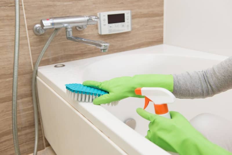 4 worst things you shouldn't do when cleaning your bathroom as taught by cleaning professionals