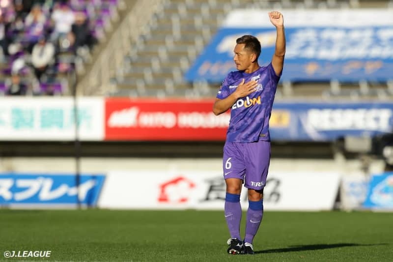 ``I really wanted to be on this pitch.'' Toshihiro Aoyama overcame the anxiety and pressure of being a starter and made his final appearance on the E-Sta...
