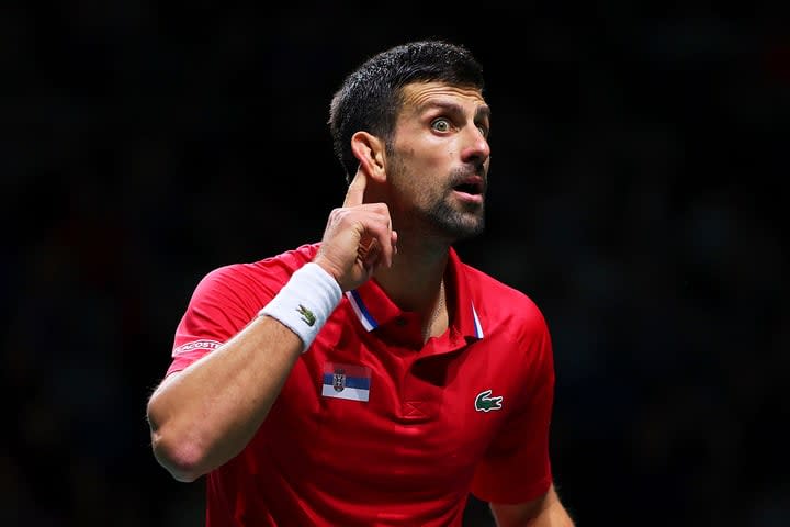 ``Shut up, be quiet!'' Djokovic was enraged by the interference from the audience. “Learn to respect your players” <…