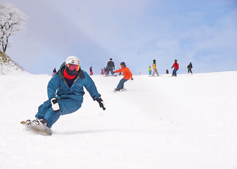 新雪にシュプール　夏油高原スキー場　今季オープン・北上