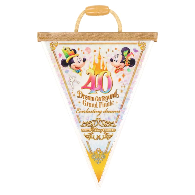 The grand finale of Tokyo Disney Resort's 40th anniversary.The final scene is “Dolly” where petals fly up.
