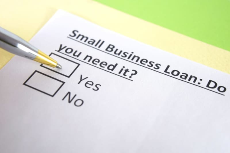 I can't pay my employees' salaries...I would like to take out a business loan. Please tell me the points to consider when choosing one.