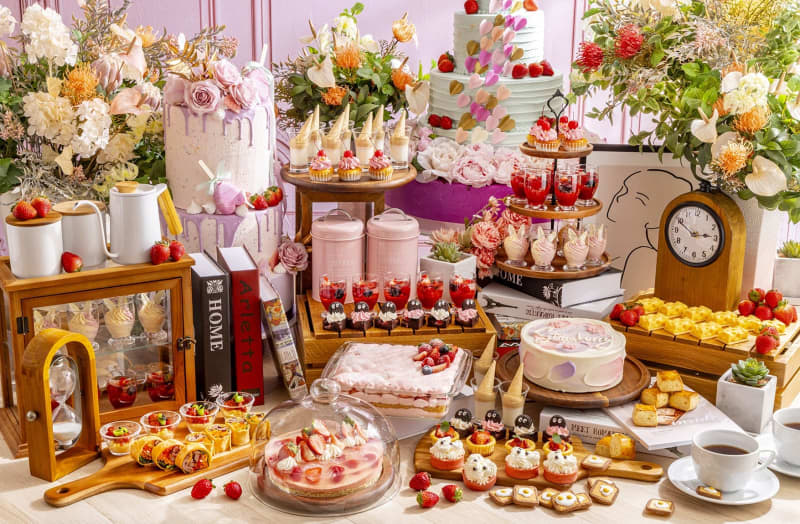 Conrad Tokyo holds a strawberry-filled sweets buffet every weekend and holiday.A total of 12 types including Senil cake...