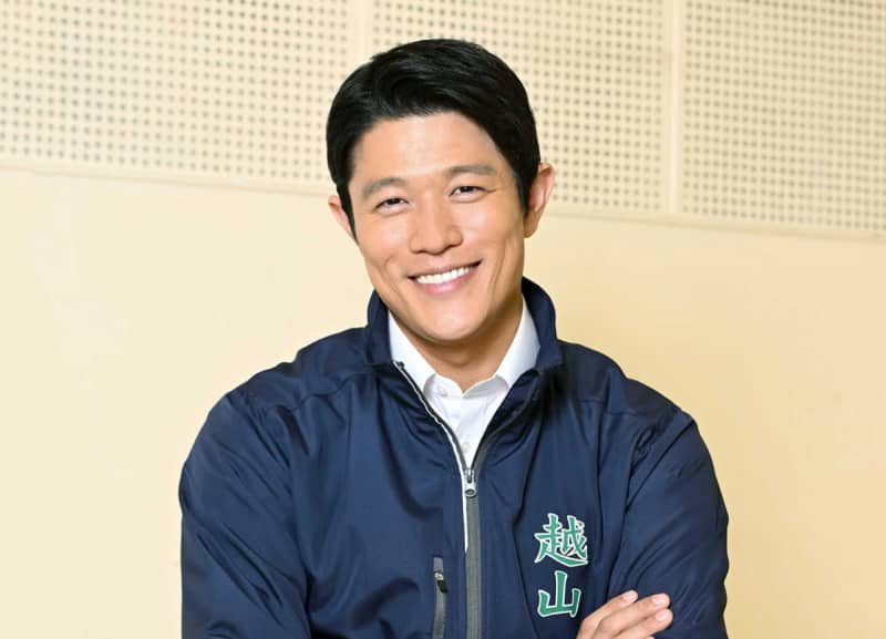 Munerin isn't the only former professional baseball player to appear in the drama, but online ``I didn't notice it at all''