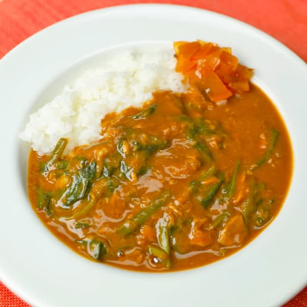 [Spinach goes well with curry] A quick microwave recipe! In 10 minutes, you'll be able to make "itadakimasu"!