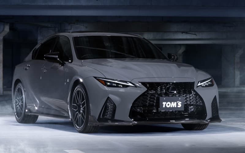 Carbon styling parts that highlight the charm and presence of TMS and Lexus “IS500”