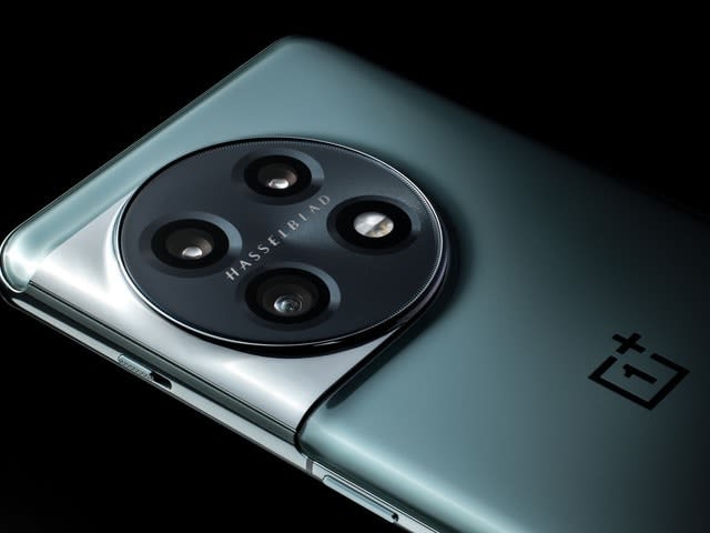 「OnePlus 12」の新たな画像と動画が公開、デザインとカラーが明らかに