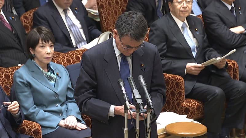 Minister Kono apologizes for “smartphones during deliberations” Committee chair warns…Move to lift ban? Ruling and opposition parties also call for rule changes