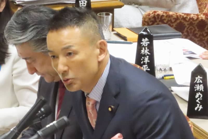 Taro Yamamoto yells at Prime Minister Kishida, who is ``not listening'', saying, ``If things continue like this, we are facing a future where even grass won't grow.''