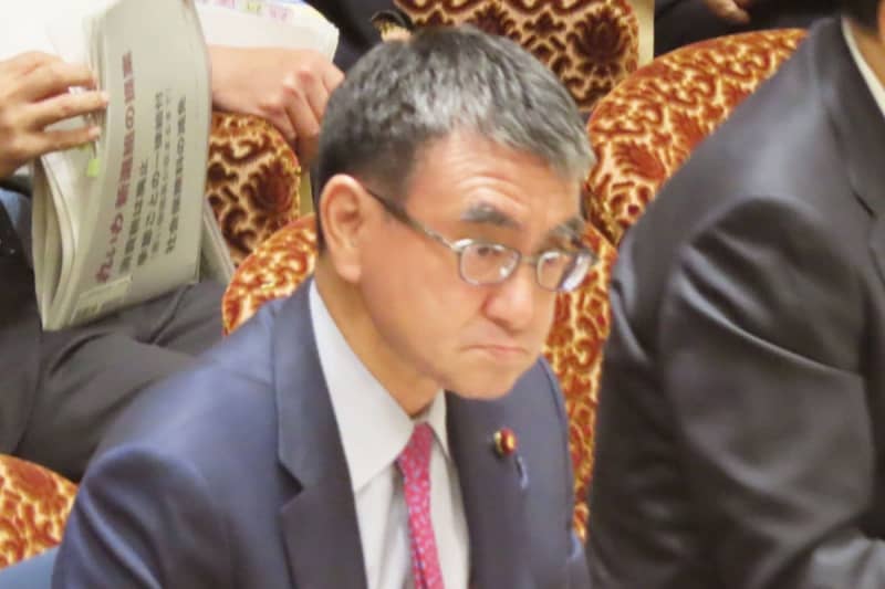 Digital Minister Taro Kono apologizes for using smartphone during Diet session... Constitutional Secretary-General Okada points out the problem with "question period"