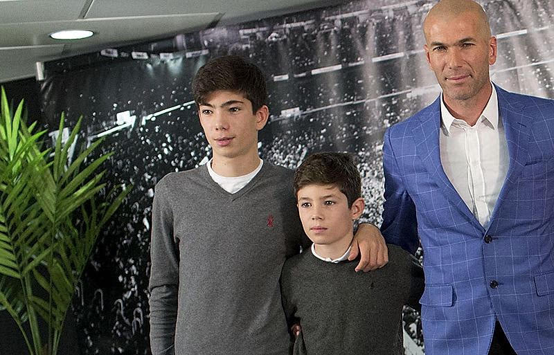 Theo, the third son of the Zidane family, was included in the squad for the CL match against Napoli...A large 3cm midfielder who plays the main role at Castilla.