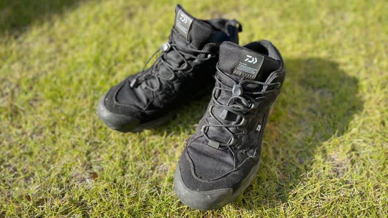 [Loved by people in the industry!?] A fishing equipment manufacturer has released the best outdoor shoes!