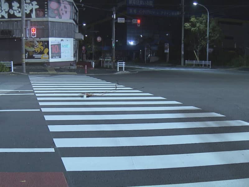 On her way home from her part-time job... a female university student was hit and run by a car that ran a red light and was killed. Eyewitness: ``I was driving erratically.''