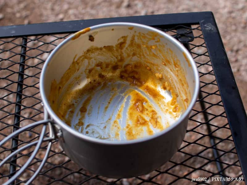 There's an easy way to remove stubborn curry stains that don't require any special tools.