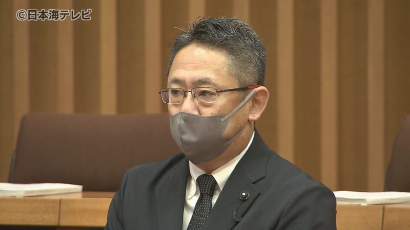 Problems include embezzlement of golf membership fees, etc. Prefectural Assemblyman Tadashi Matsuda appears in public for the first time in about three months ``Many...