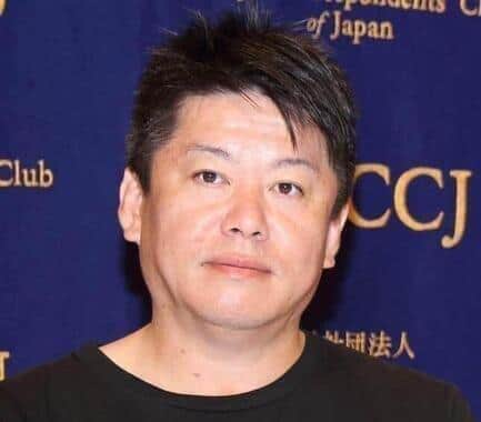 ``The National Diet really has a lot of free time,'' Takafumi Horie warns about Kono's ``smartphone answers,'' calling him an idiot.