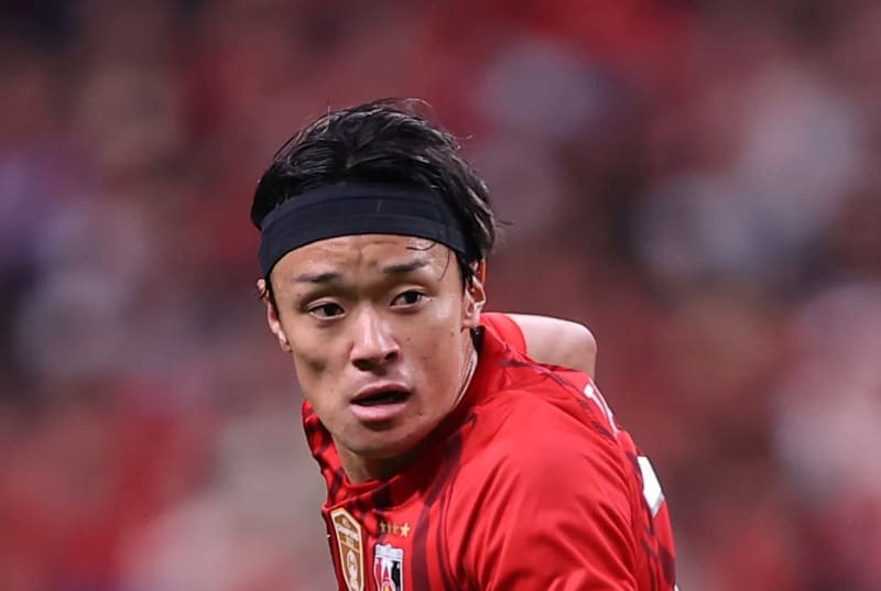 【浦和】武漢の卑劣タックルで髙橋利樹が卒倒。大丈夫か…ショルツ激怒、レッズサポから大ブーイング
