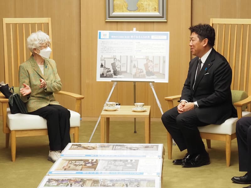 横田めぐみさんの家族写真をカラー化、川崎市役所で展示　早紀江さんの記憶を元に