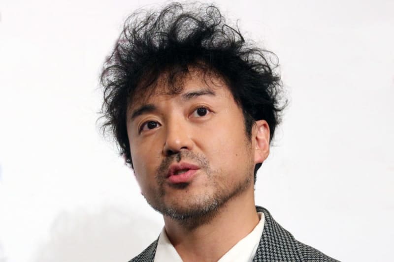 Tsuyoshi Muro's appearance at the scene after his ``emergency hospitalization'' surprised those involved and worried staff...