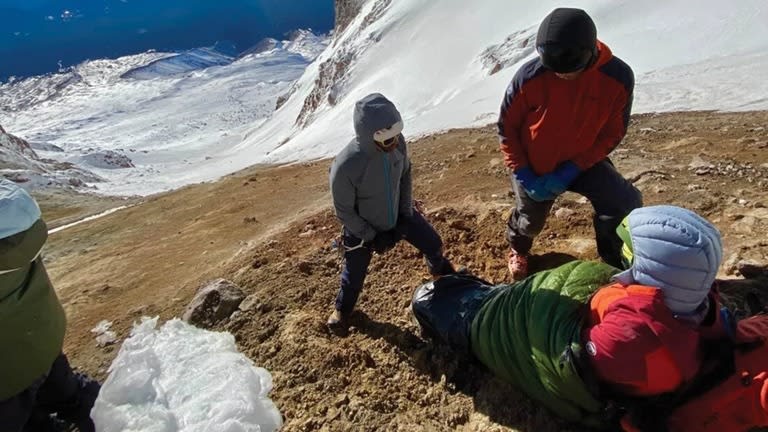 登山者が１００メートル滑落、たまたま居合わせた救助隊が救出　米オレゴン州