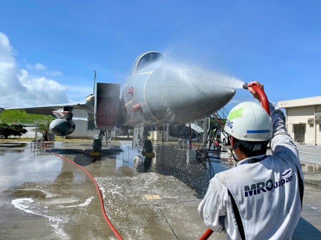 Do fighter jets take showers too? !What is the washing machine of the Naha Air Base F-15 carried out by a civil aircraft mechanic?