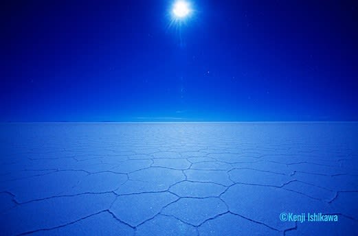 月光写真のパイオニアが青く幻想的な“地上の宇宙”を魅せる 石川賢治写真展「宙 (ソラ) の月光…