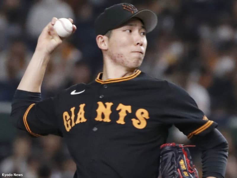 Giants manager Abe cheers on ace Togo: ``He's the leader of the pitchers...''
