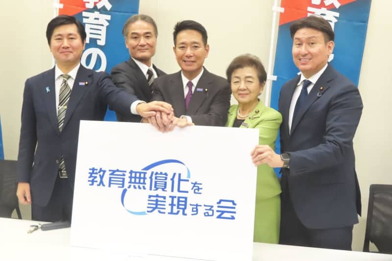 Seiji Maehara has notified the people of his resignation from the party because of his distrust of Tamaki and other executives, saying, ``We can no longer hide our collaboration with the Liberal Democratic Party.''