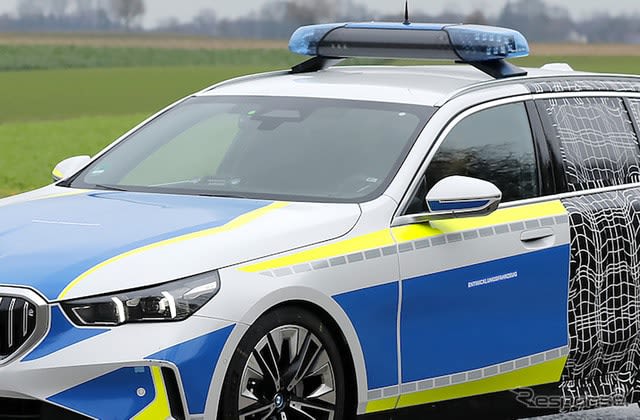 Witness the development vehicle of a police car that is rare in the world!The new BMW ``5 Series Touring'' equipped with rotating lights...
