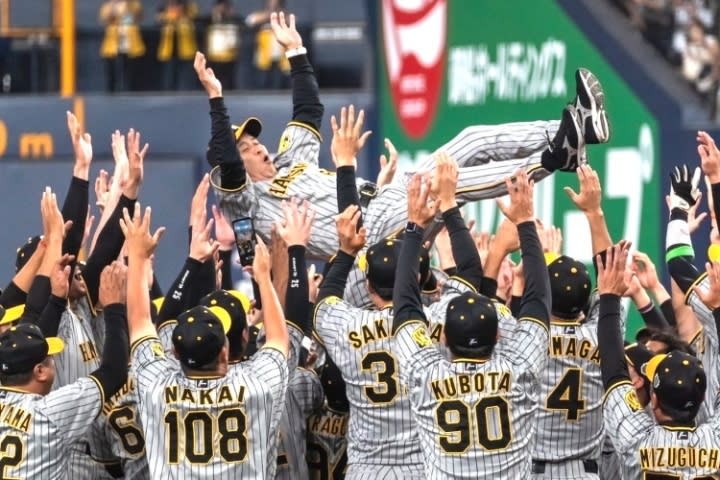 「アレ過ぎて驚かない」23年度の流行語大賞『アレ（A.R.E）』に虎党ら賛否両論「流行語、日本…