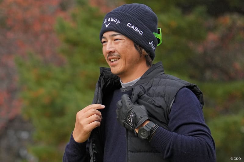 Ryo Ishikawa heads for third win of the tournament, ``Maybe I can still make it, just barely.'' Eight strokes behind the leader heading into the weekend