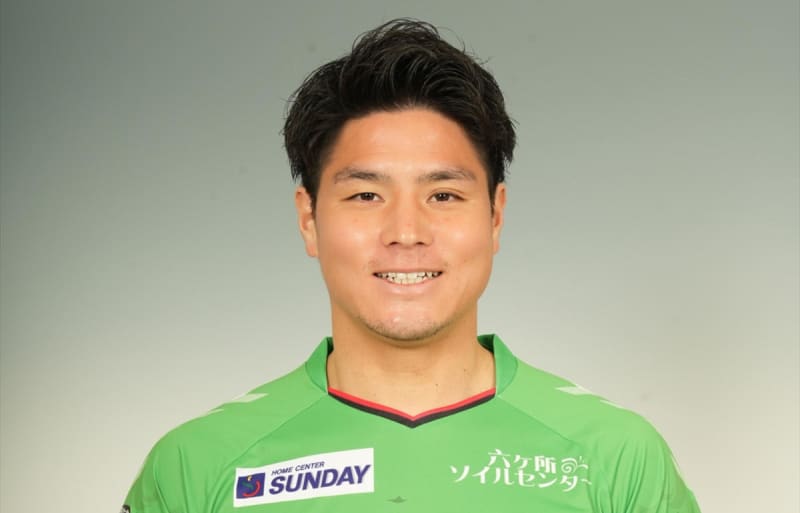 Hachinohe's contract with midfielder Shigenobu Komaki, who was with him for the second time, has expired. ``I'm sad to leave Hachinohe, which I love, but...''