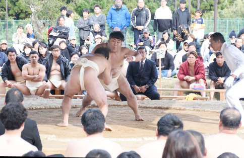 角界入り直前の逸ノ城を破った現職公務員　36歳になっても健在、島内一決定戦を13連覇　相撲に懸…