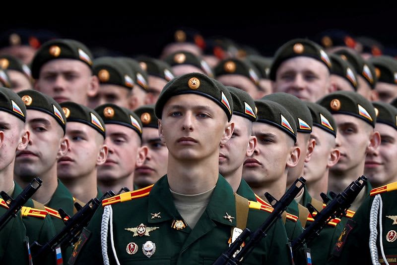 Russia expands military size by 17, President Putin orders
