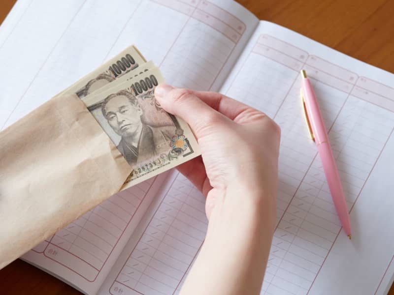 Due to a temporary increase in shifts, this year's part-time income is likely to exceed 130 million yen.Can I remain a dependent?